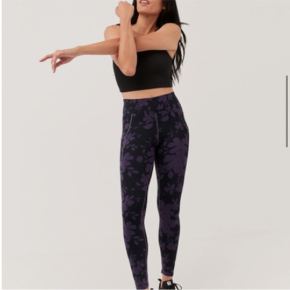 Pact Organic Cotton Pocket Leggings in Currant Floral color, size Small - Picture 4 of 7